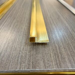 Perfil Terminal Dorado 2.44 metros