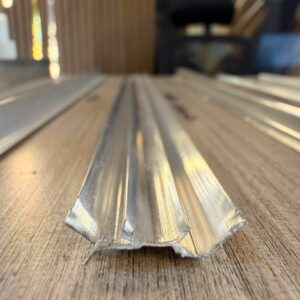 Perfil Angular Interno plateado 2.44 metros