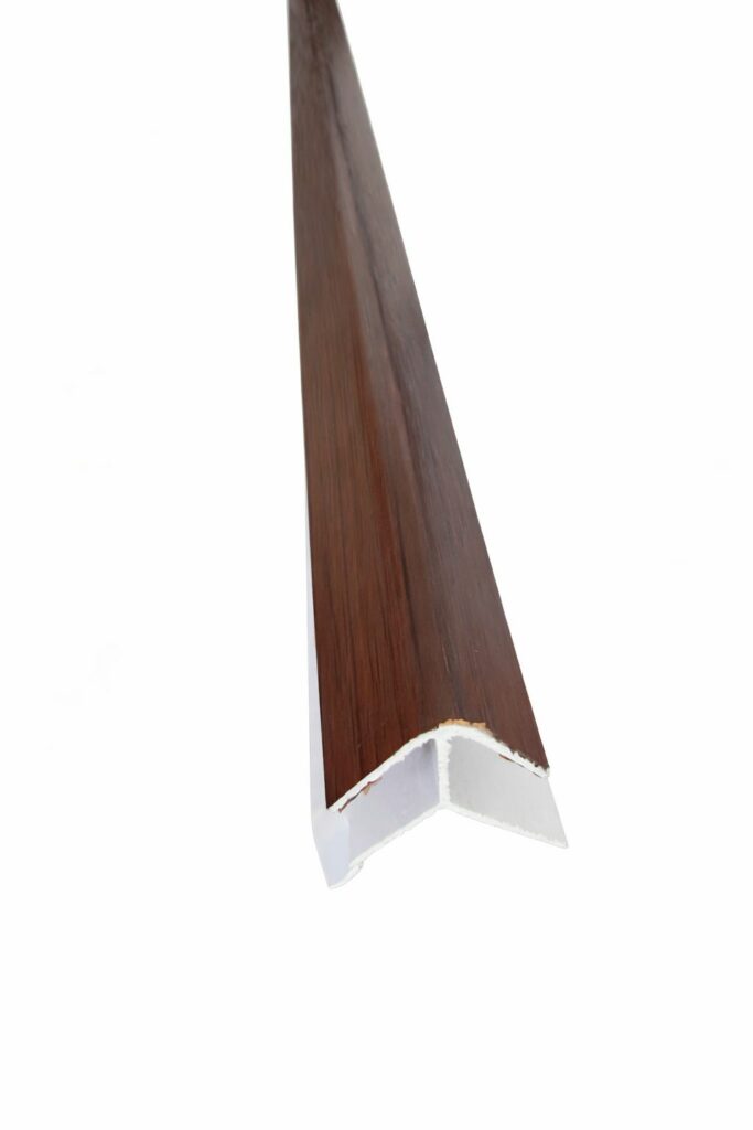 Angular Externo Pvc 5.95 m Nogal