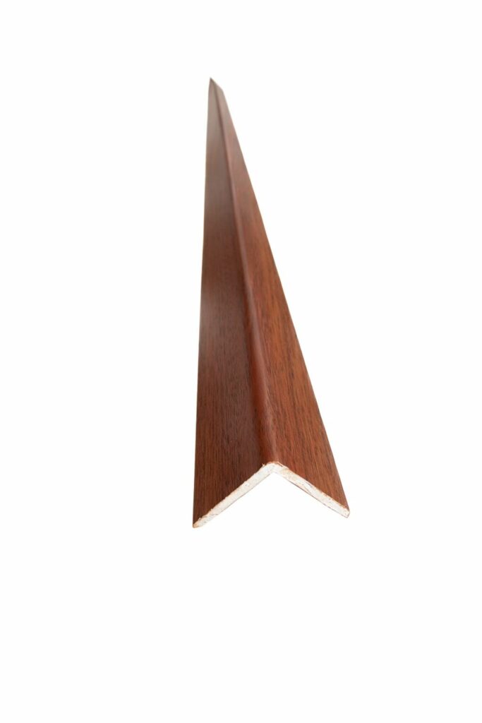 PA34-Angular WPC 2,90 metro ROBLE ROJIZO